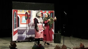 نمایش کودک «گرگی خانوم و سرزمین آدم ها» به صحنه رفت 2