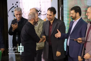 بیست و پنجمین جشنواره تئاتر استان قزوین با معرفی برگزیدگان در بخش های مختلف به کار خود پایان داد. 6